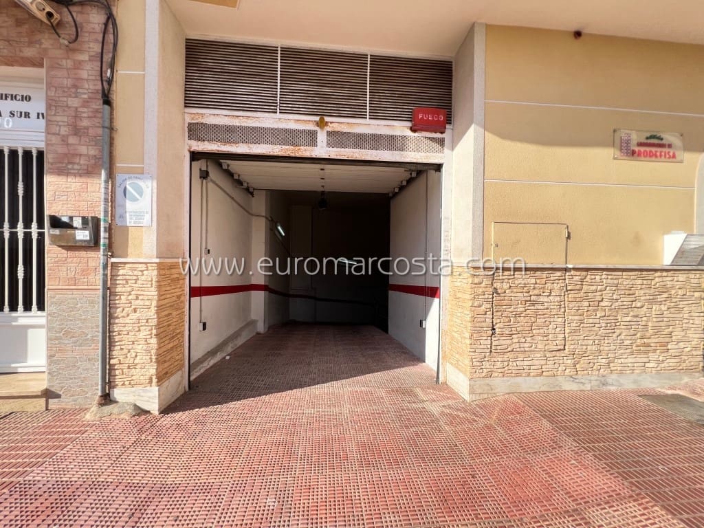 3 bedroom Apartment for sale in Guardamar del Segura with garage - € 259,000 (Ref: 8759164)