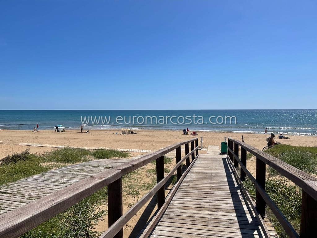 3 bedroom Apartment for sale in Guardamar del Segura with garage - € 259,000 (Ref: 8759164)