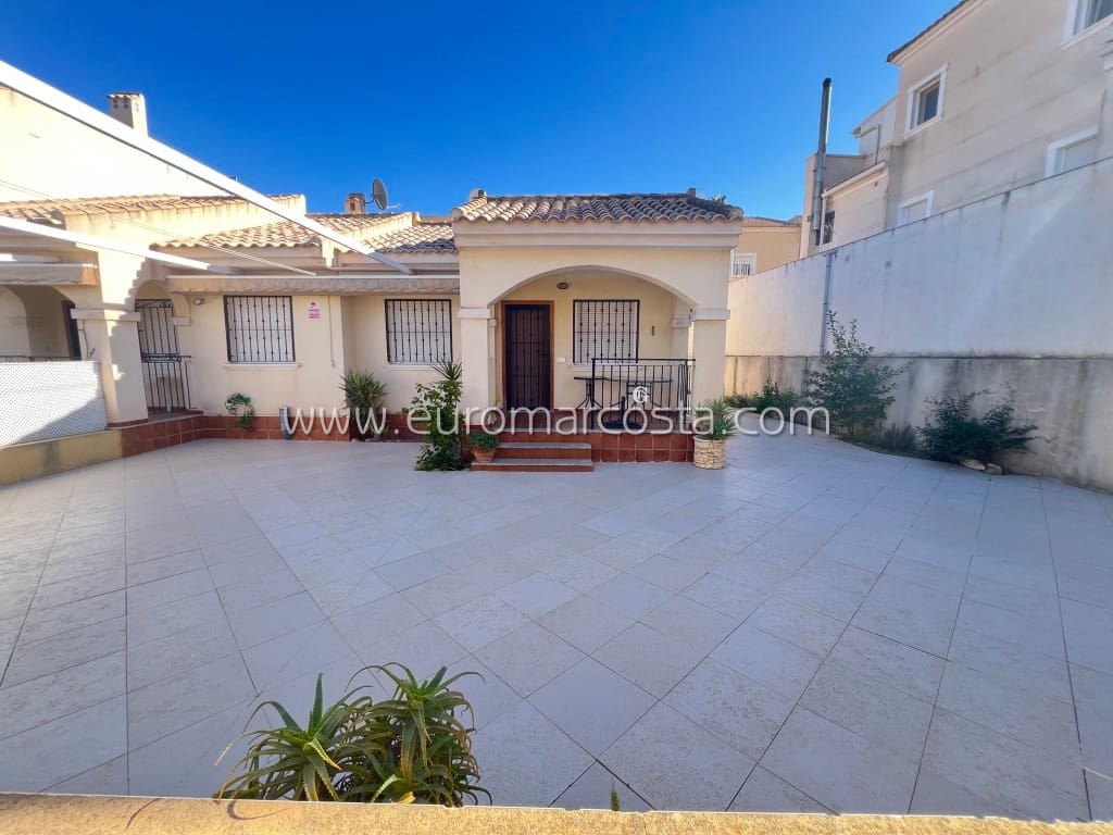 3 soveværelse Villa til salg i Guardamar del Segura med swimmingpool garage - € 248.000 (Ref: 8759472)