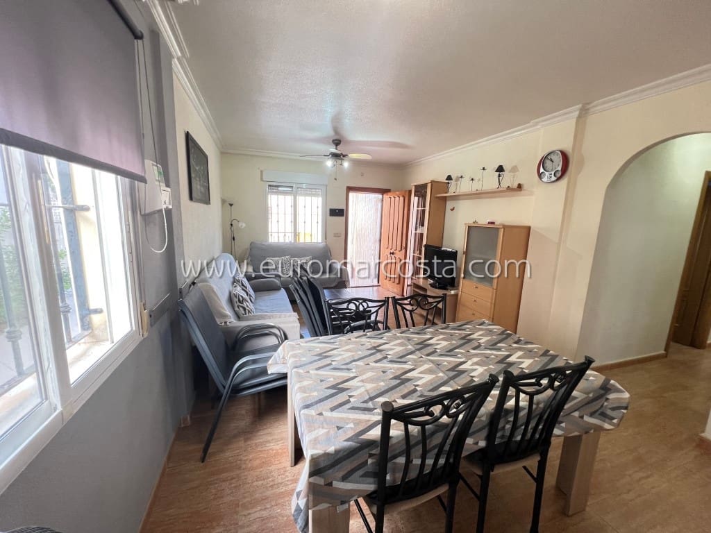 3 soveværelse Villa til salg i Guardamar del Segura med swimmingpool garage - € 248.000 (Ref: 8759472)