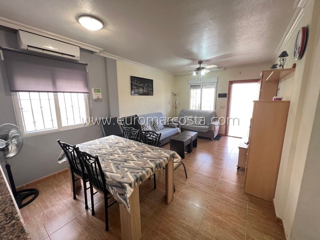 3 soveværelse Villa til salg i Guardamar del Segura med swimmingpool garage - € 248.000 (Ref: 8759472)