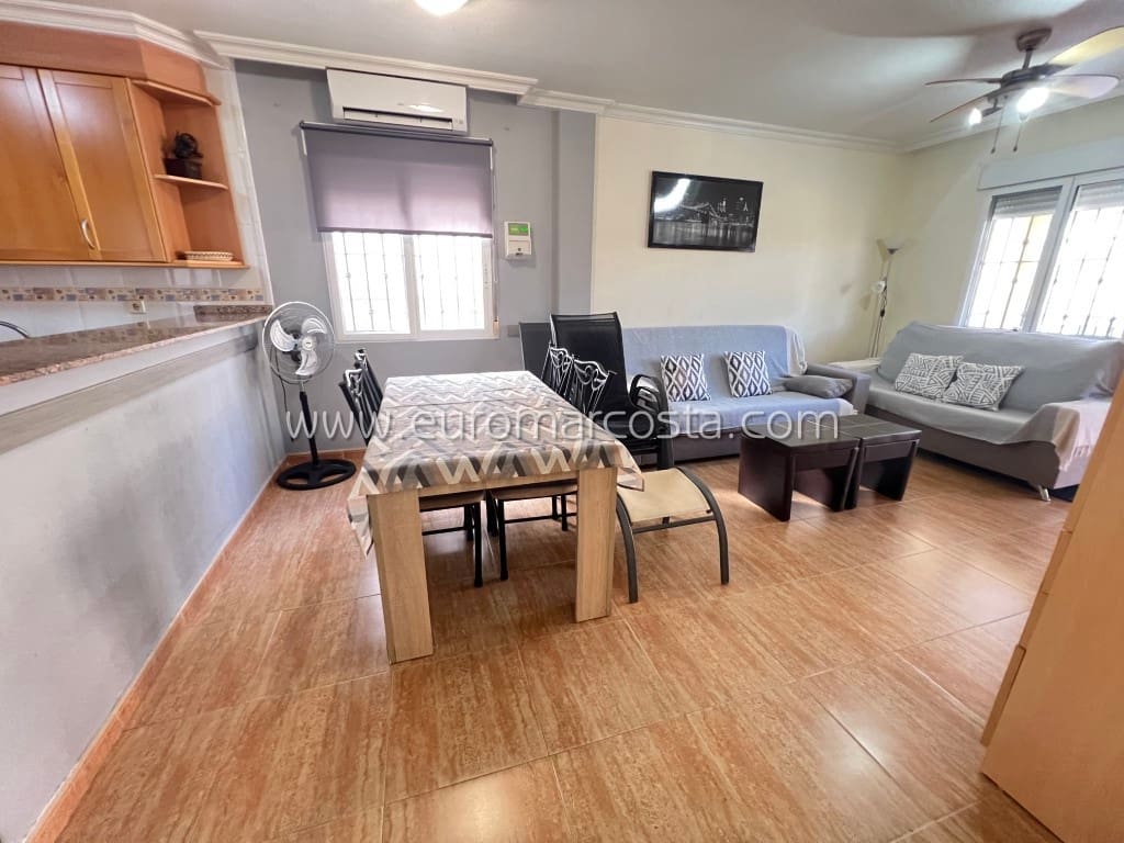 3 soveværelse Villa til salg i Guardamar del Segura med swimmingpool garage - € 248.000 (Ref: 8759472)