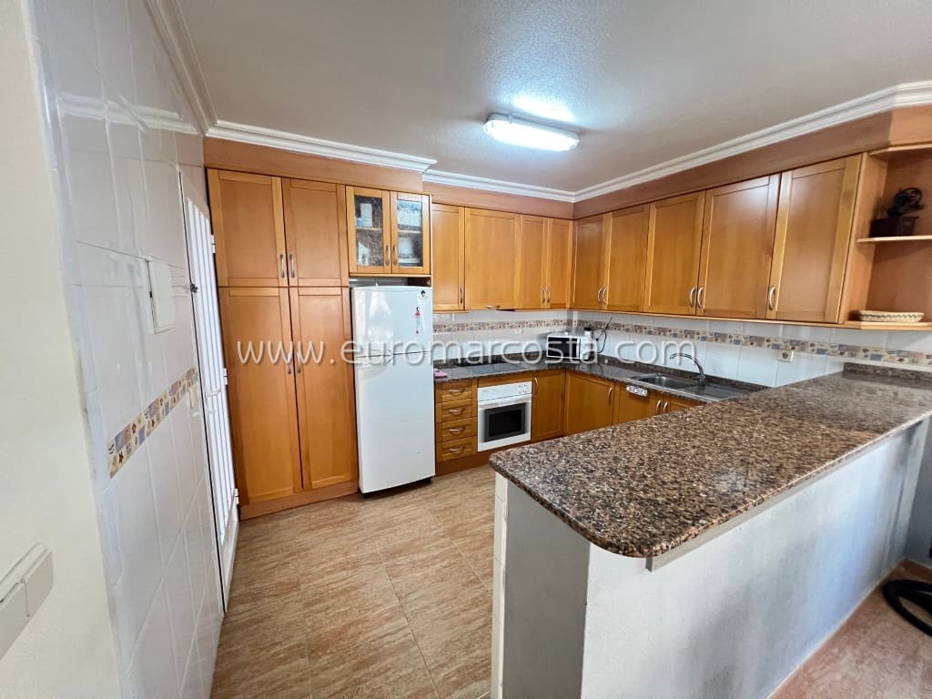 3 soveværelse Villa til salg i Guardamar del Segura med swimmingpool garage - € 248.000 (Ref: 8759472)