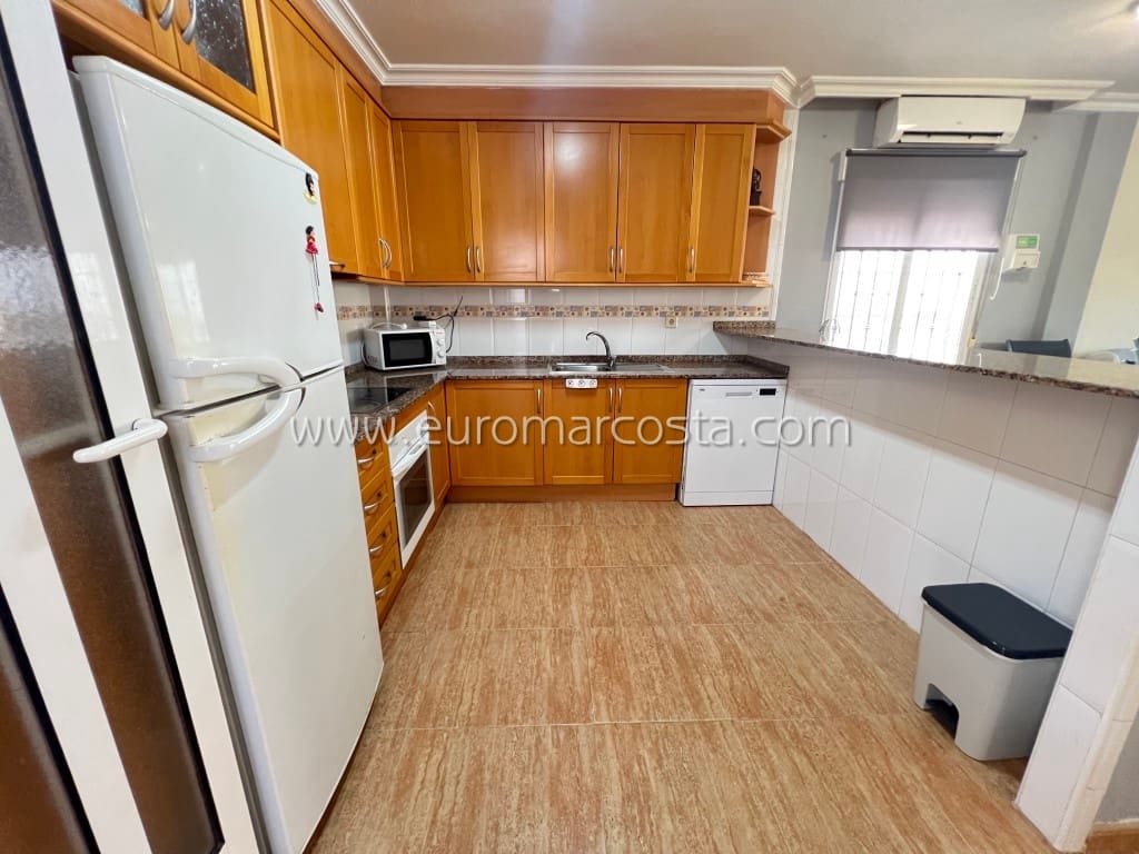 3 soveværelse Villa til salg i Guardamar del Segura med swimmingpool garage - € 248.000 (Ref: 8759472)