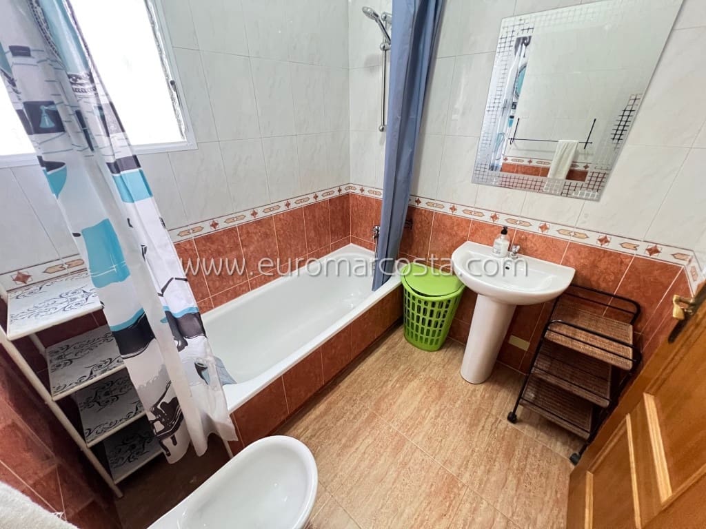 3 soveværelse Villa til salg i Guardamar del Segura med swimmingpool garage - € 248.000 (Ref: 8759472)