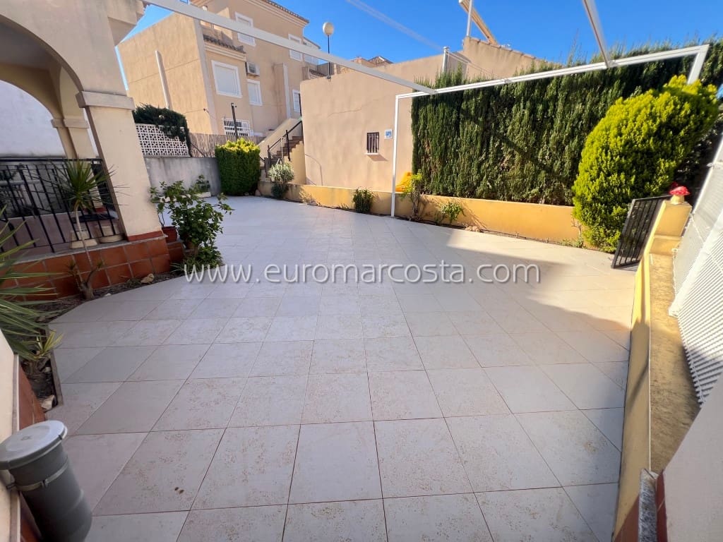 3 soveværelse Villa til salg i Guardamar del Segura med swimmingpool garage - € 248.000 (Ref: 8759472)