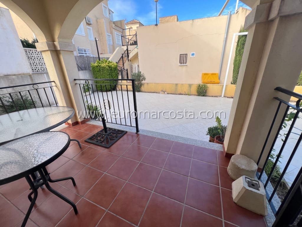 3 soveværelse Villa til salg i Guardamar del Segura med swimmingpool garage - € 248.000 (Ref: 8759472)