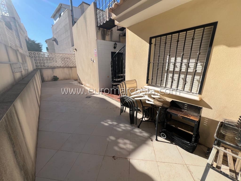 3 soveværelse Villa til salg i Guardamar del Segura med swimmingpool garage - € 248.000 (Ref: 8759472)