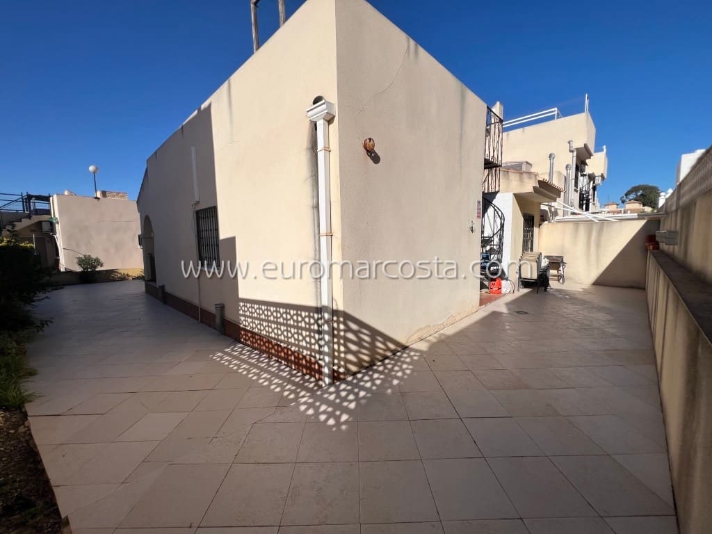 3 soveværelse Villa til salg i Guardamar del Segura med swimmingpool garage - € 248.000 (Ref: 8759472)