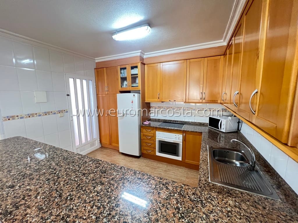 3 soveværelse Villa til salg i Guardamar del Segura med swimmingpool garage - € 248.000 (Ref: 8759472)