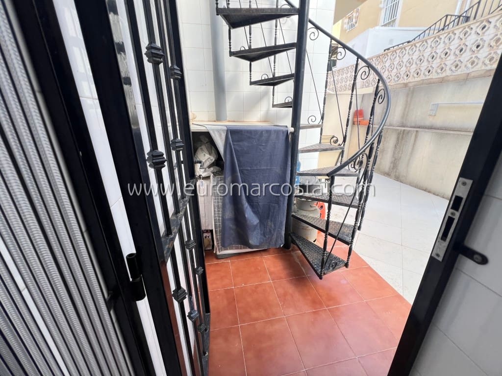 3 soveværelse Villa til salg i Guardamar del Segura med swimmingpool garage - € 248.000 (Ref: 8759472)