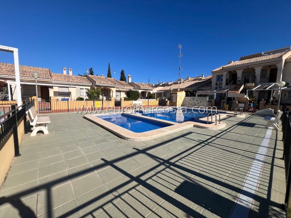 3 soveværelse Villa til salg i Guardamar del Segura med swimmingpool garage - € 248.000 (Ref: 8759472)