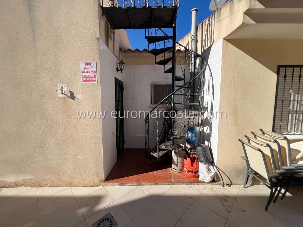 3 soveværelse Villa til salg i Guardamar del Segura med swimmingpool garage - € 248.000 (Ref: 8759472)