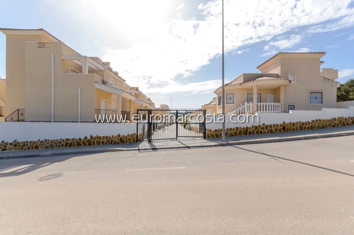 3 sovrum Radhus till salu i San Miguel de Salinas med pool garage - 220 000 € (Ref: 8774452)