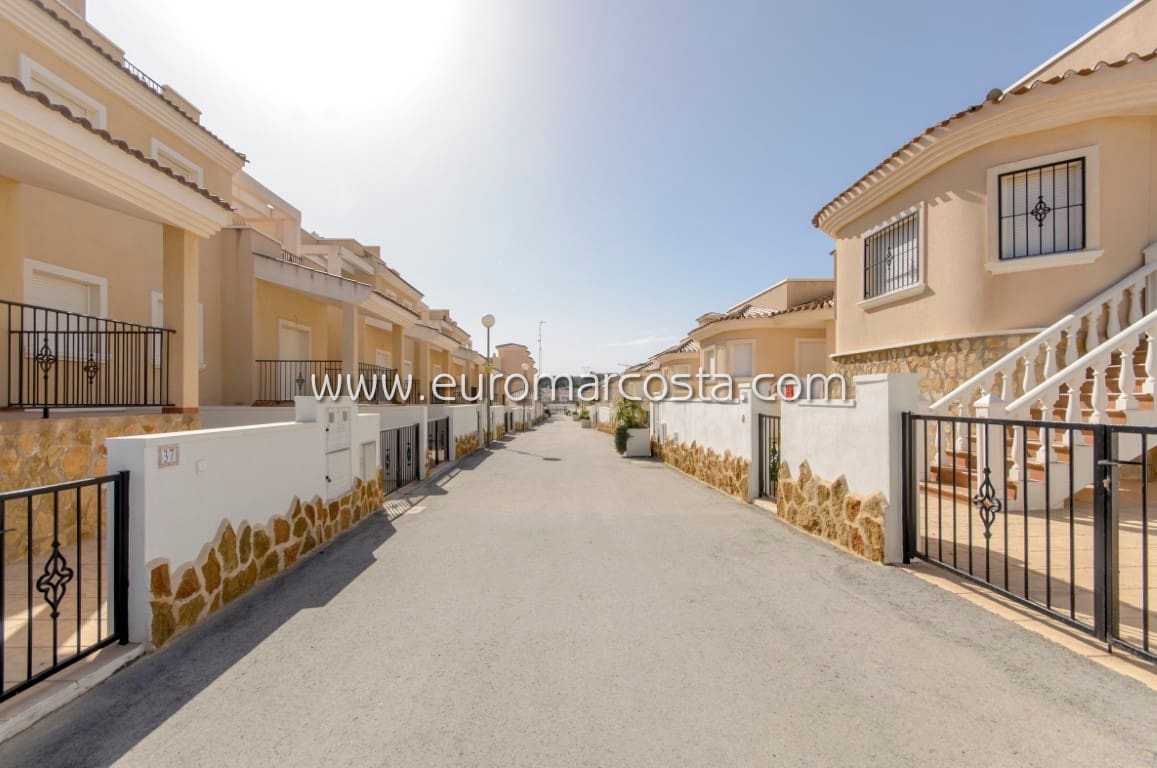3 sovrum Radhus till salu i San Miguel de Salinas med pool garage - 220 000 € (Ref: 8774452)