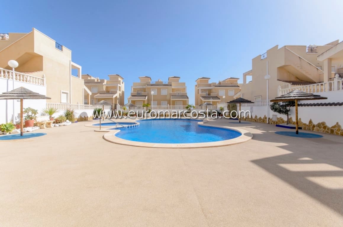 3 sovrum Radhus till salu i San Miguel de Salinas med pool garage - 220 000 € (Ref: 8774452)