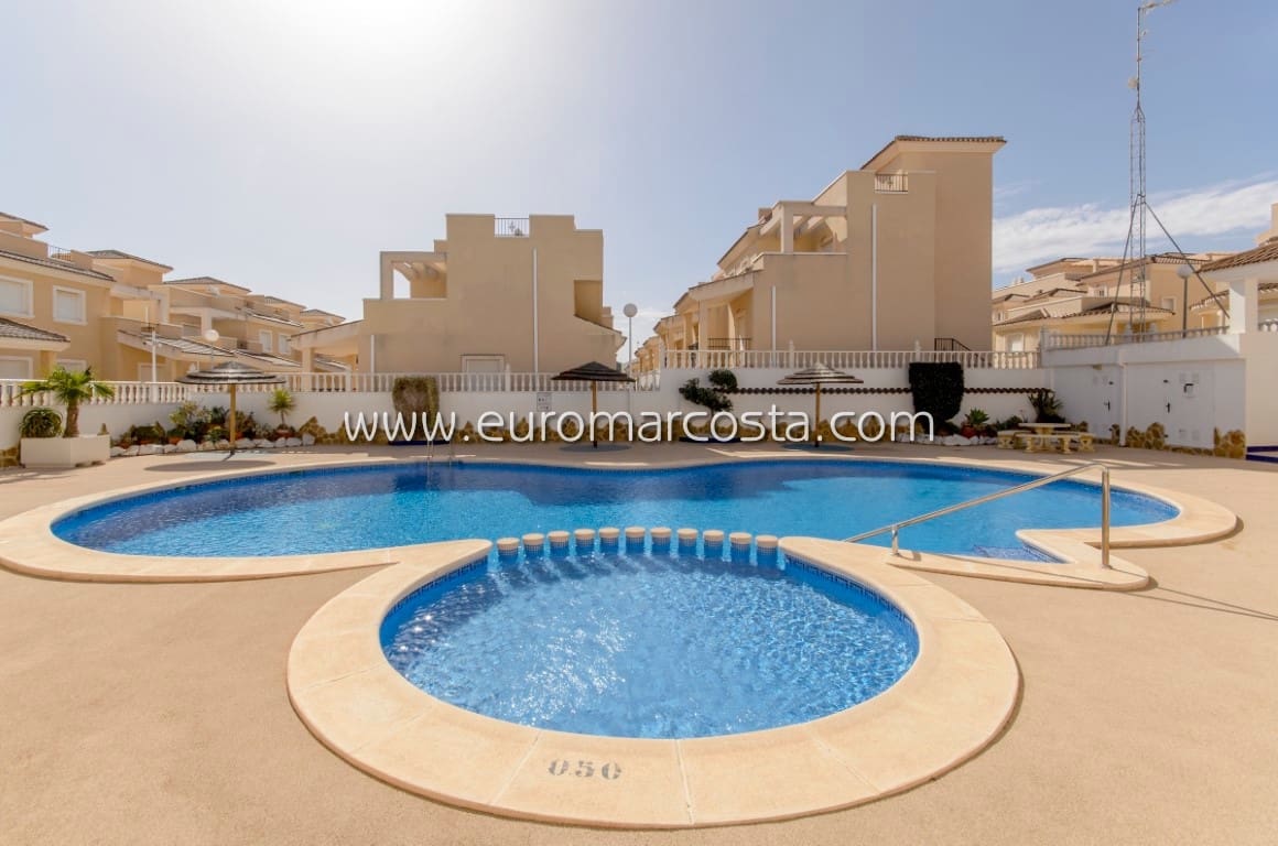 3 sovrum Radhus till salu i San Miguel de Salinas med pool garage - 220 000 € (Ref: 8774452)