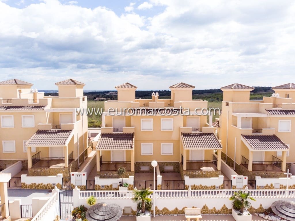 3 sovrum Radhus till salu i San Miguel de Salinas med pool garage - 220 000 € (Ref: 8774452)