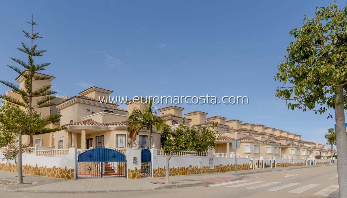 3 sovrum Radhus till salu i San Miguel de Salinas med pool garage - 220 000 € (Ref: 8774452)