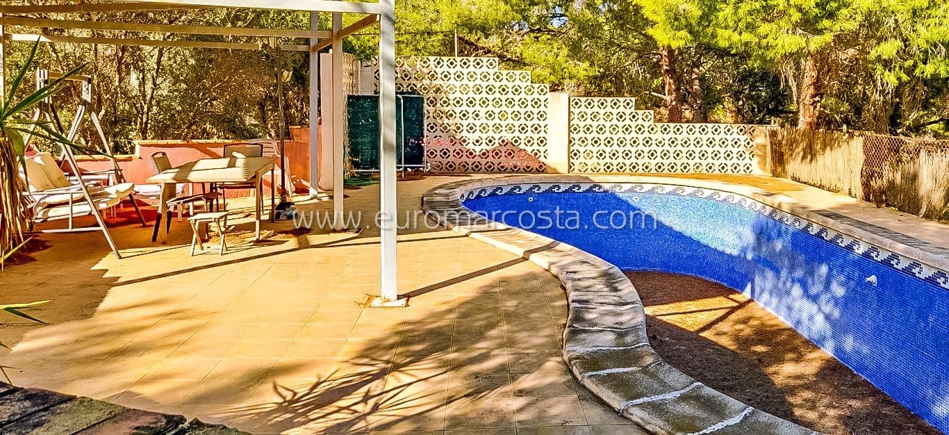 2 sypialnia Finka/Dom wiejski na sprzedaż w Fortuna z basenem garażem - 242 000 € (Ref: 8825996)