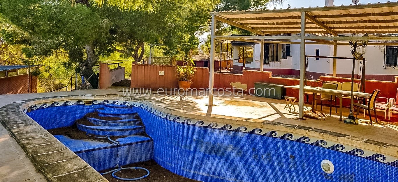 2 sypialnia Finka/Dom wiejski na sprzedaż w Fortuna z basenem garażem - 242 000 € (Ref: 8825996)