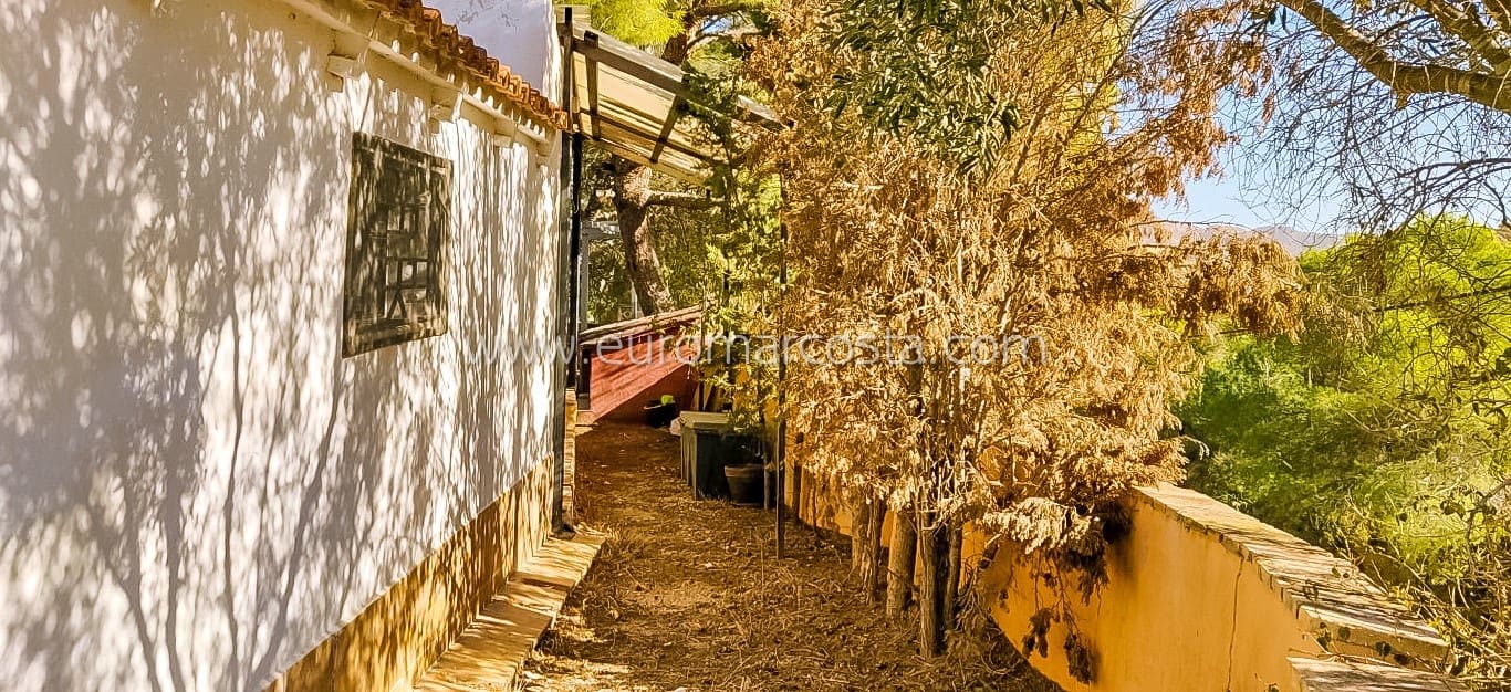 2 sypialnia Finka/Dom wiejski na sprzedaż w Fortuna z basenem garażem - 242 000 € (Ref: 8825996)