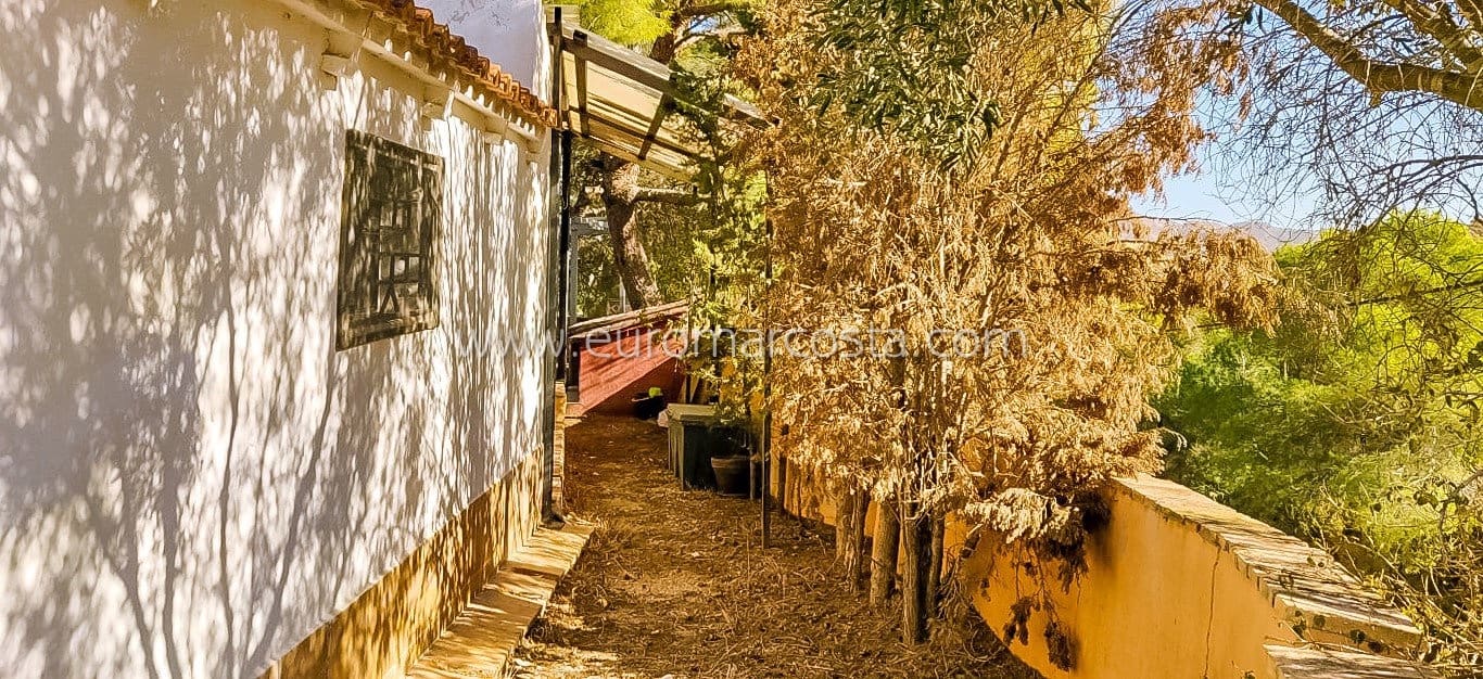 2 bedroom Finca/Country House for sale in Fortuna with pool garage - € 242,000 (Ref: 8825996)