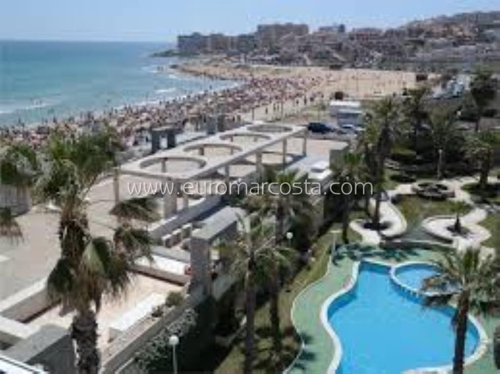 2 soveværelse Lejlighed til salg i La Mata med swimmingpool garage - € 340.000 (Ref: 8868052)