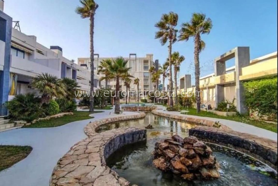 2 soveværelse Lejlighed til salg i La Mata med swimmingpool garage - € 340.000 (Ref: 8868052)