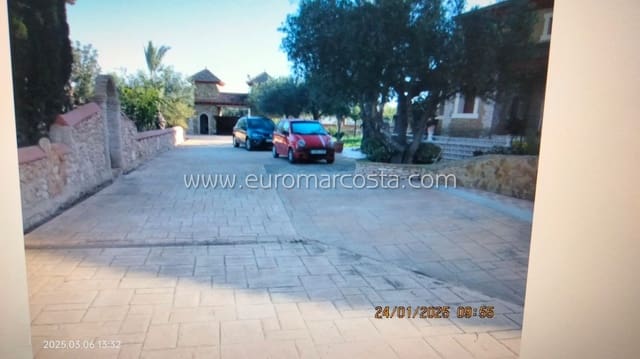 4 soveværelse Finca/Landehus til salg i Los Montesinos med swimmingpool garage - € 670.000 (Ref: 8916751)