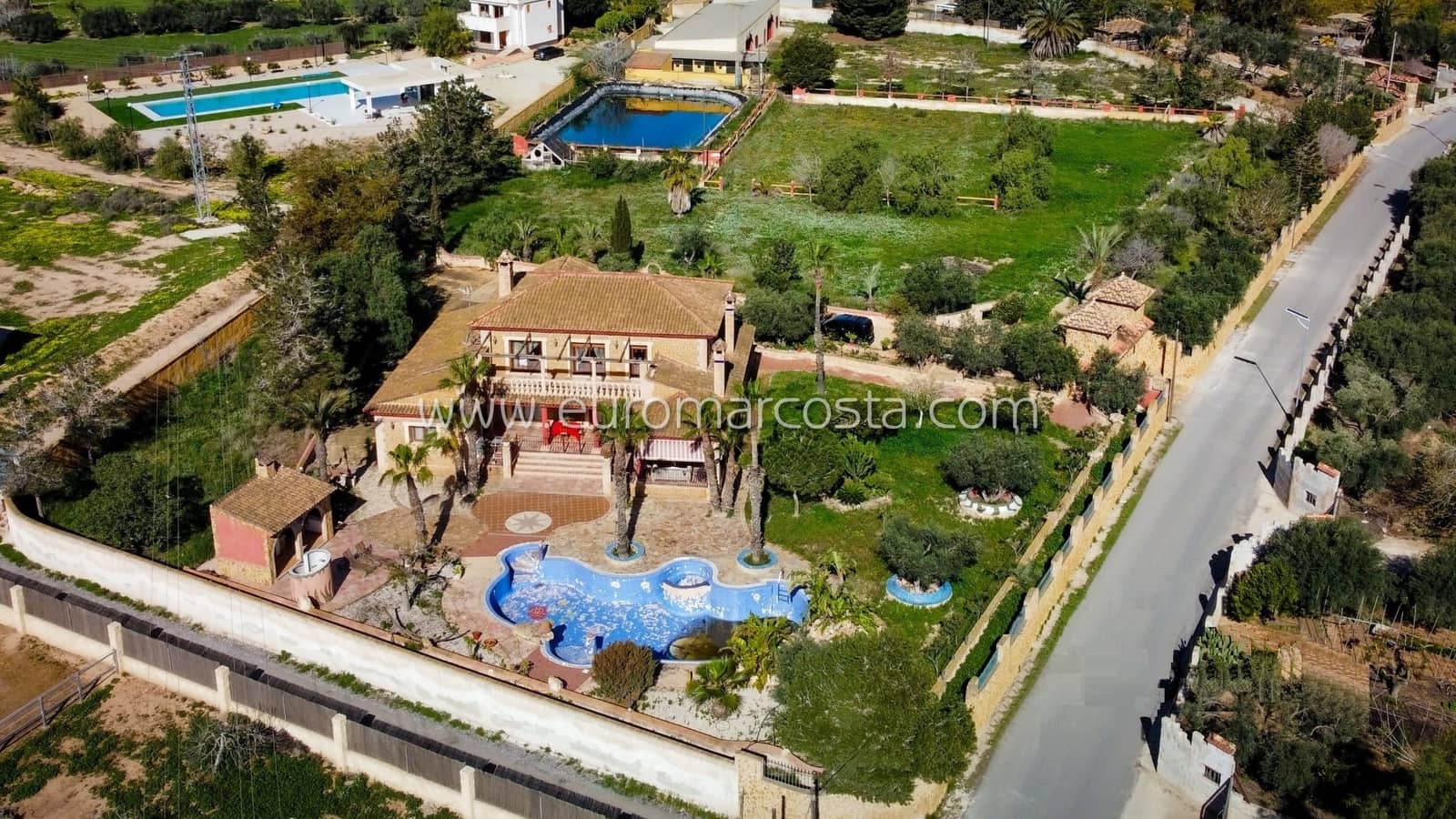 4 soveværelse Finca/Landehus til salg i Los Montesinos med swimmingpool garage - € 670.000 (Ref: 8916751)