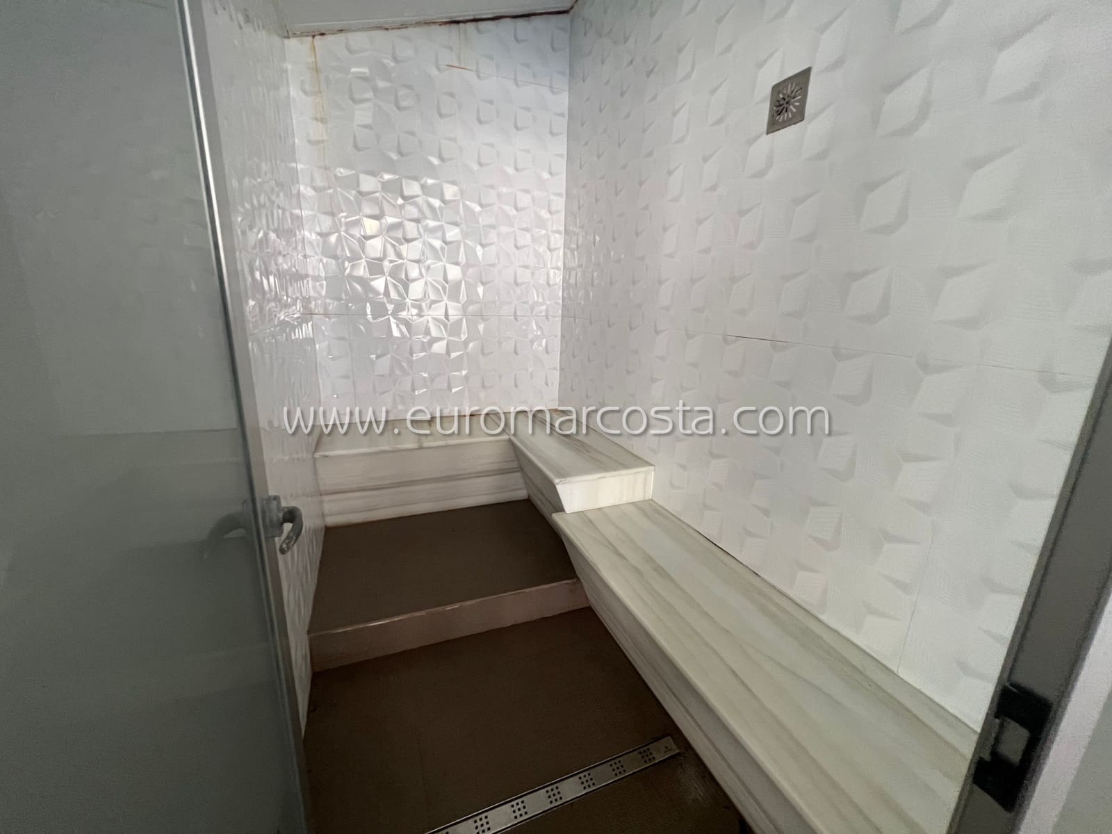 3 soveværelse Bungalow til salg i Guardamar del Segura med swimmingpool - € 228.000 (Ref: 8930748)