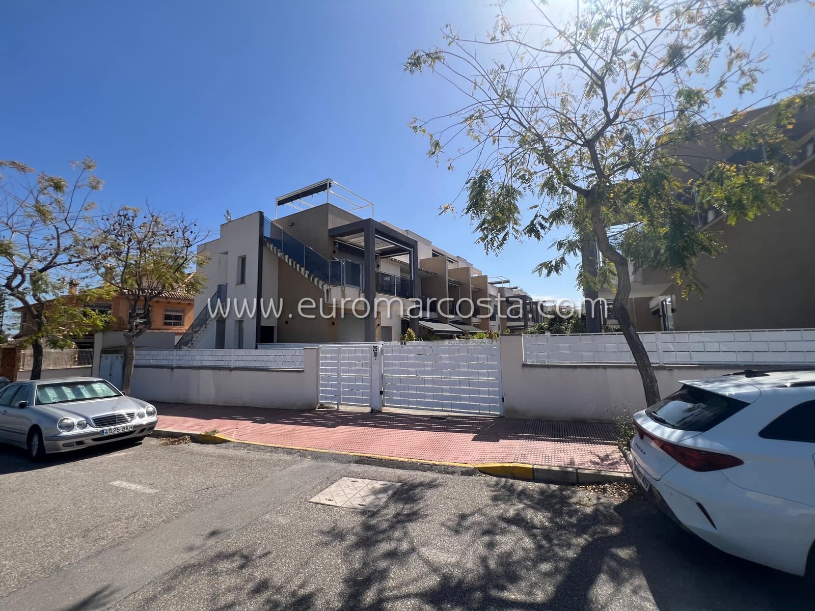3 soveværelse Bungalow til salg i Guardamar del Segura med swimmingpool - € 228.000 (Ref: 8930748)
