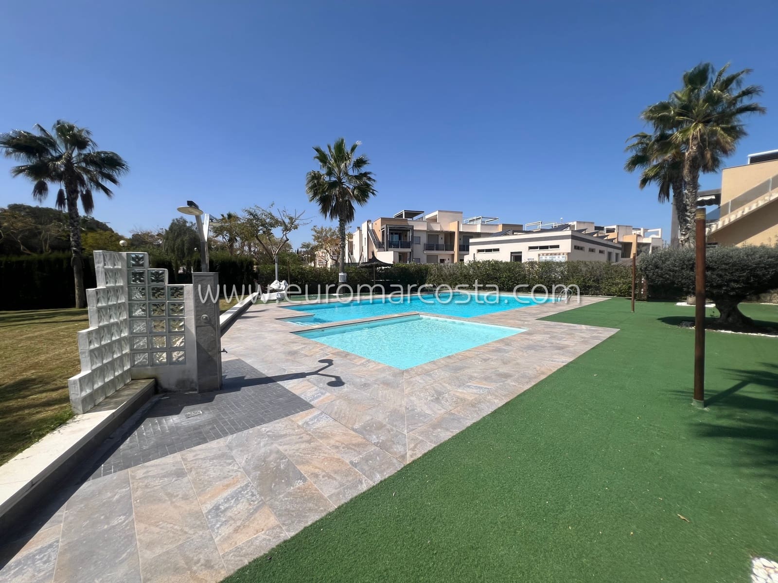 3 soveværelse Bungalow til salg i Guardamar del Segura med swimmingpool - € 228.000 (Ref: 8930748)