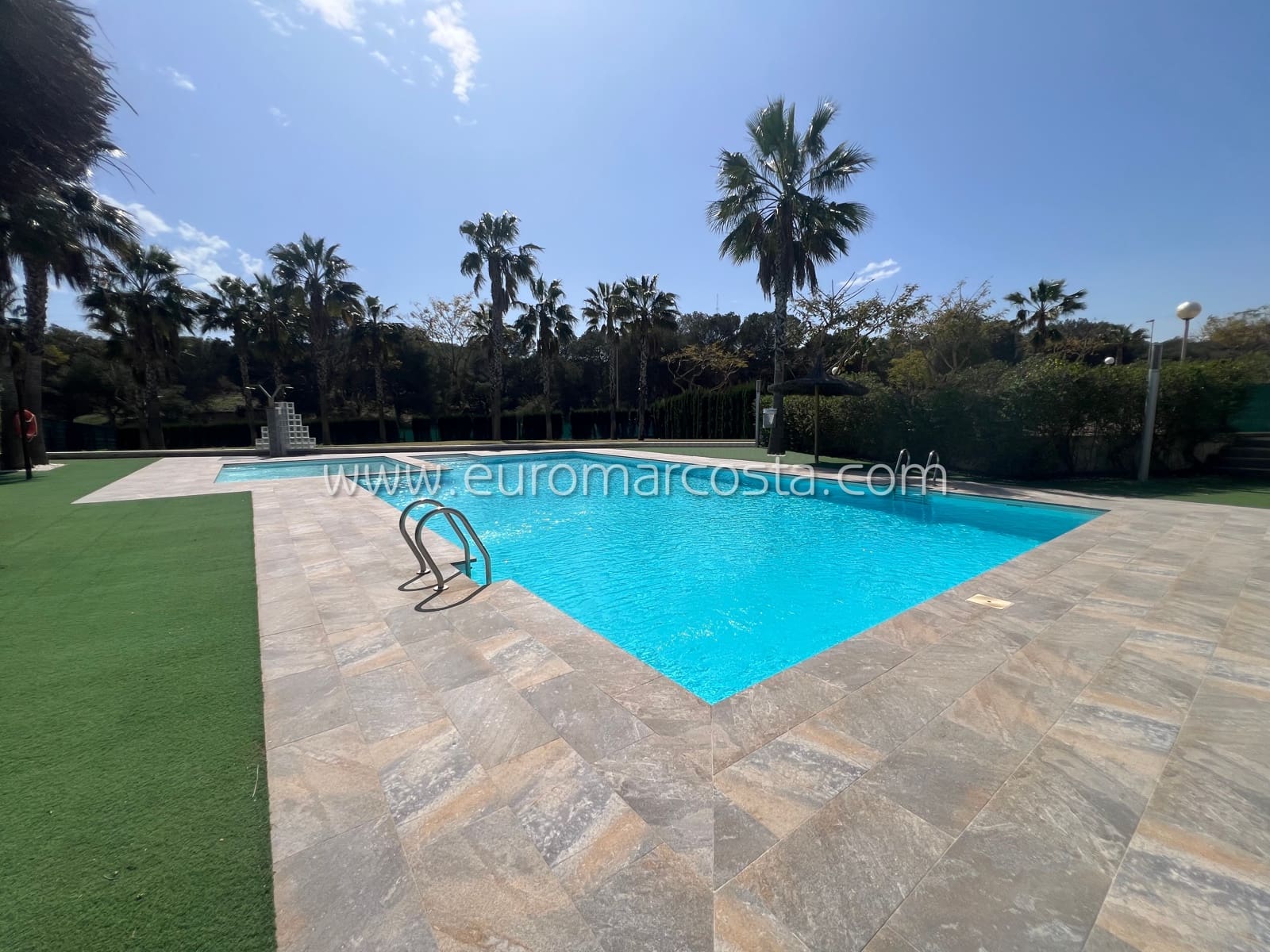 3 soveværelse Bungalow til salg i Guardamar del Segura med swimmingpool - € 228.000 (Ref: 8930748)