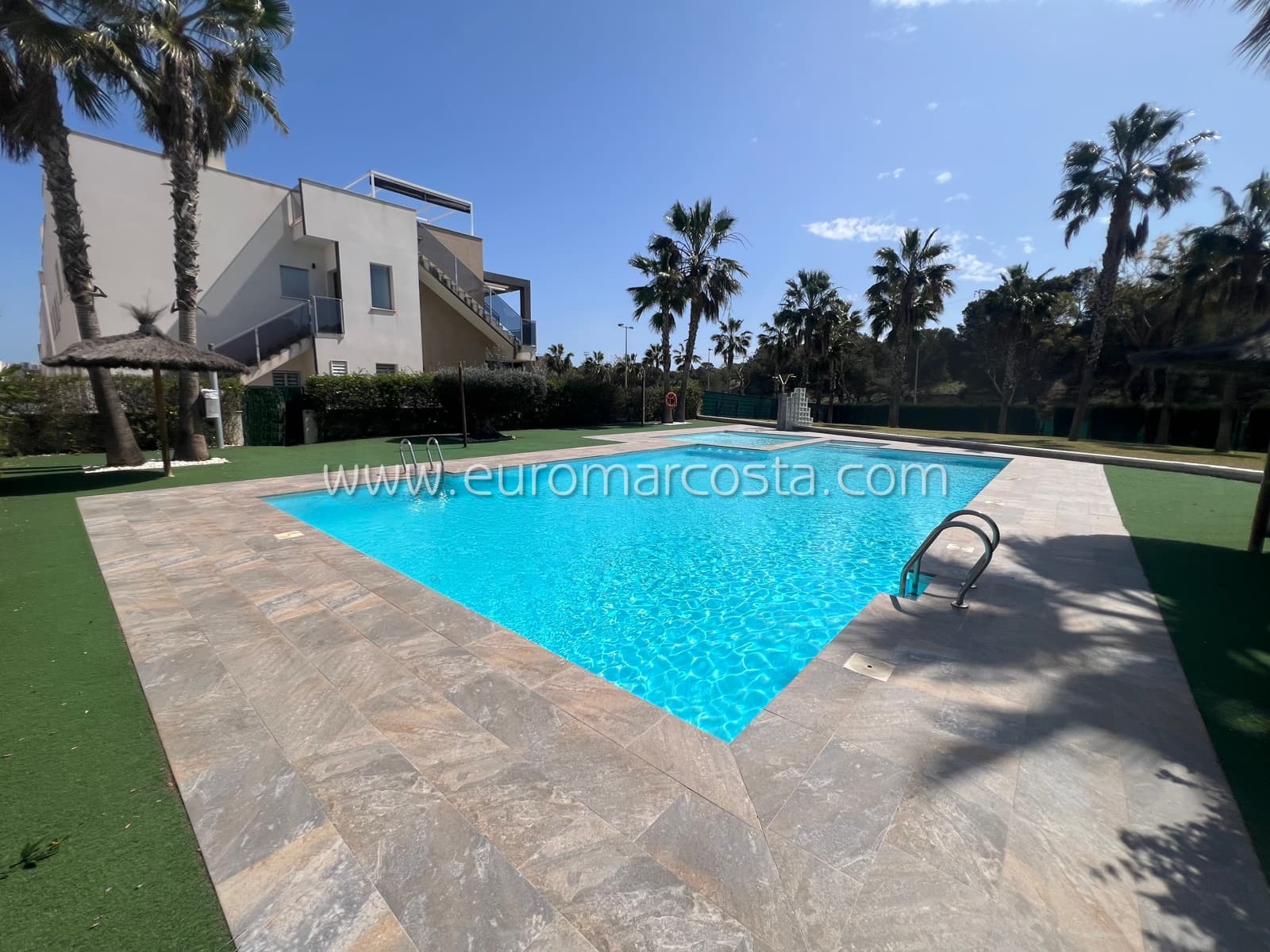 3 soveværelse Bungalow til salg i Guardamar del Segura med swimmingpool - € 228.000 (Ref: 8930748)