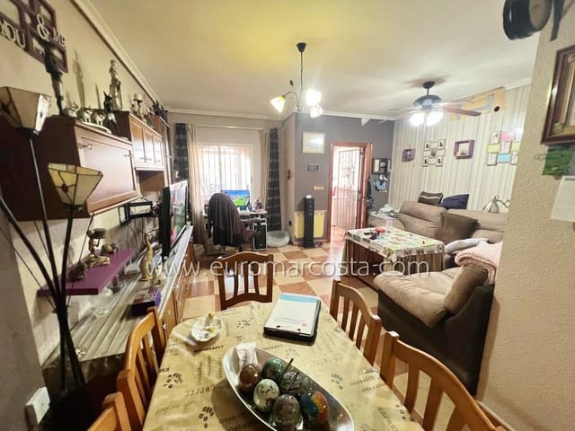 3 soverom Rekkehus til salgs i Torrevieja med garasje - € 175 000 (Ref: 8993400)