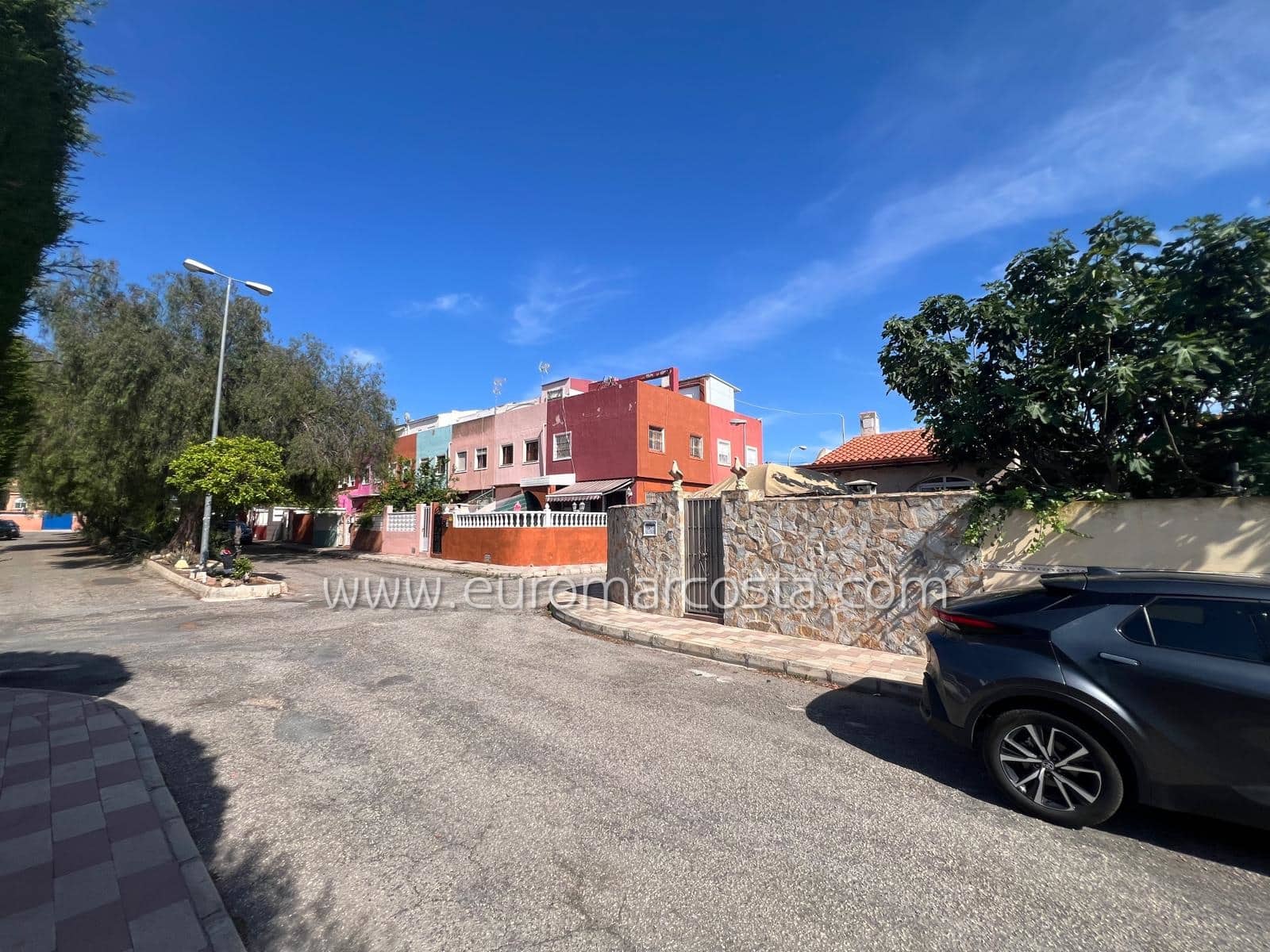 3 quarto Moradia em Banda para venda em Torrevieja com garagem - 175 000 € (Ref: 8993400)