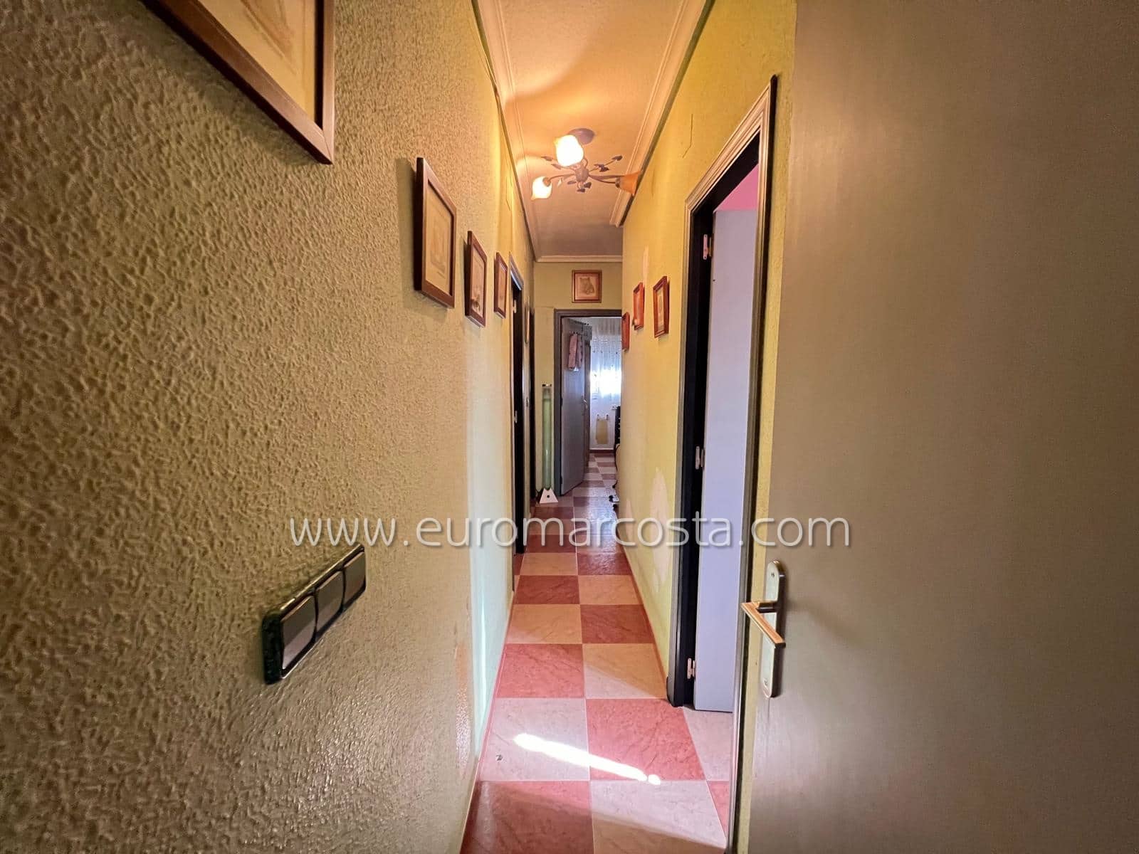 3 quarto Moradia em Banda para venda em Torrevieja com garagem - 175 000 € (Ref: 8993400)