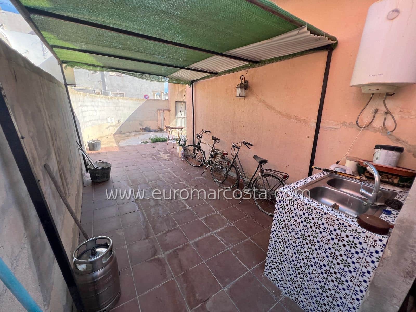 3 quarto Moradia em Banda para venda em Torrevieja com garagem - 175 000 € (Ref: 8993400)