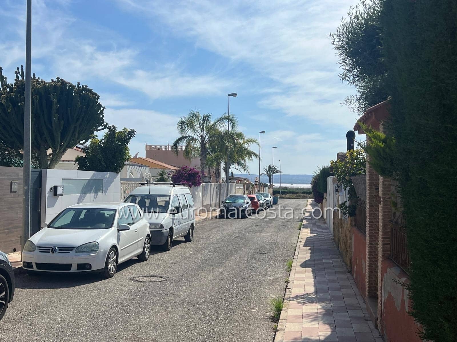 3 quarto Moradia em Banda para venda em Torrevieja com garagem - 175 000 € (Ref: 8993400)