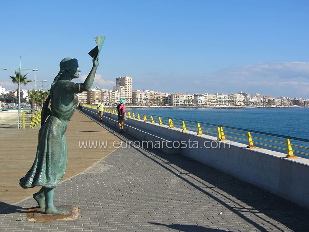 2 bedroom Bungalow for sale in Torrevieja with pool - € 135,000 (Ref: 9018679)