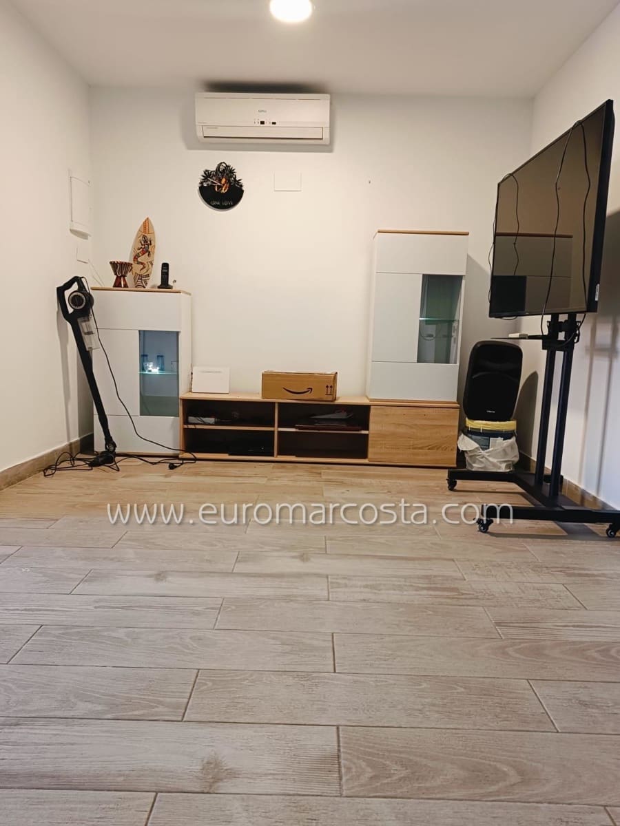 2 bedroom Bungalow for sale in Torrevieja with pool - € 135,000 (Ref: 9018679)