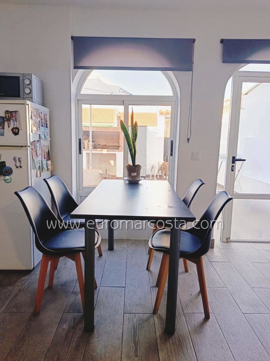 2 bedroom Bungalow for sale in Torrevieja with pool - € 135,000 (Ref: 9018679)