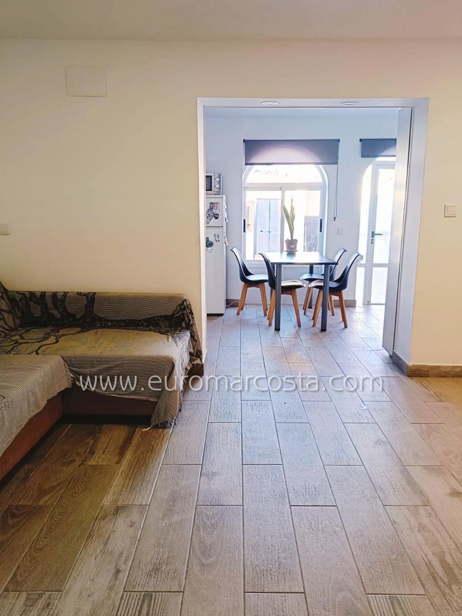 2 bedroom Bungalow for sale in Torrevieja with pool - € 135,000 (Ref: 9018679)