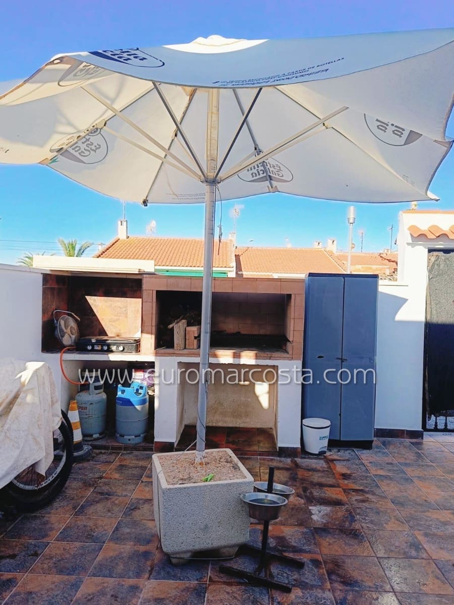 2 bedroom Bungalow for sale in Torrevieja with pool - € 135,000 (Ref: 9018679)