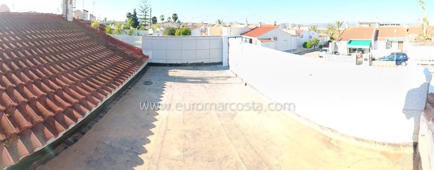 2 bedroom Bungalow for sale in Torrevieja with pool - € 135,000 (Ref: 9018679)