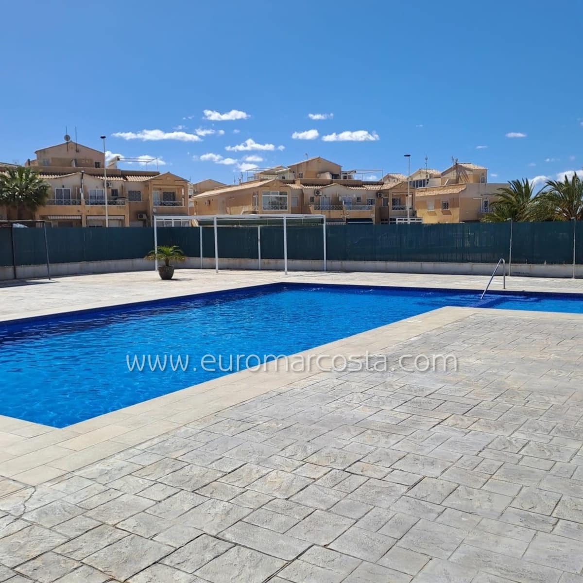 2 bedroom Bungalow for sale in Torrevieja with pool - € 135,000 (Ref: 9018679)