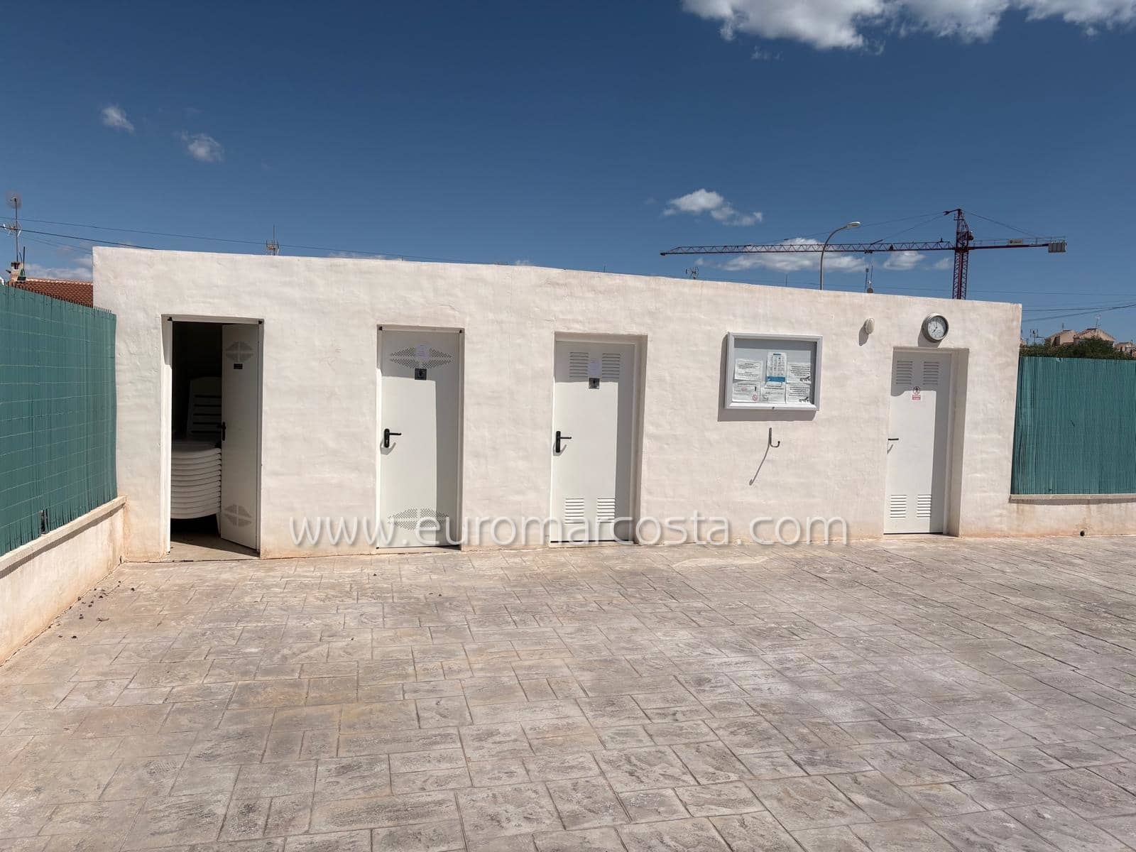 2 bedroom Bungalow for sale in Torrevieja with pool - € 135,000 (Ref: 9018679)