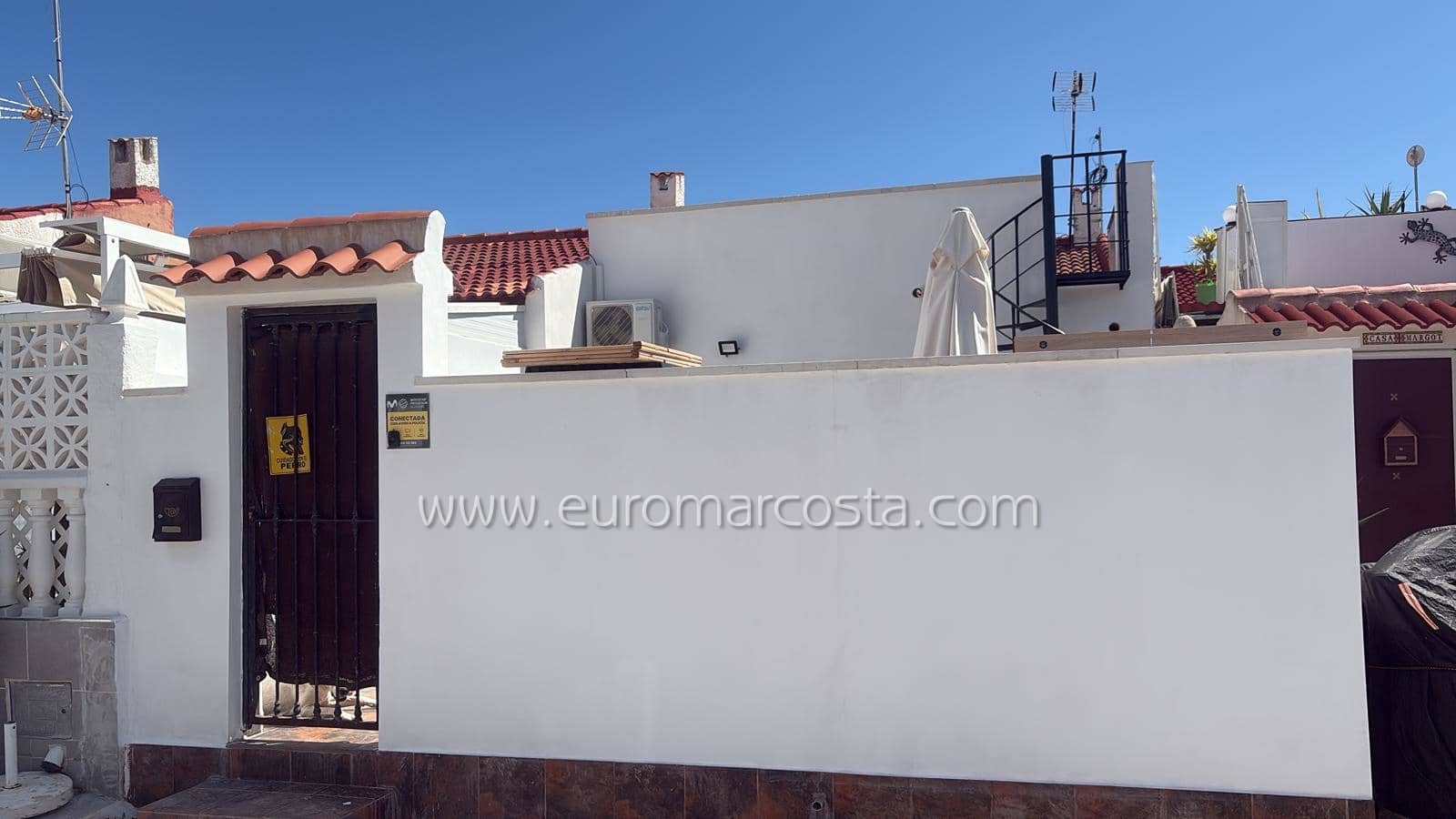 2 bedroom Bungalow for sale in Torrevieja with pool - € 135,000 (Ref: 9018679)